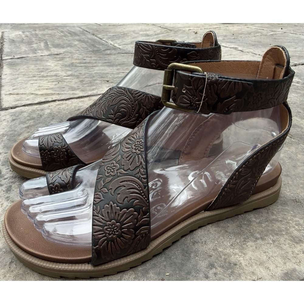 Very G Steffy Tooled Strappy Sandals Women Sz 6 Brown Gladiator Boho Flats